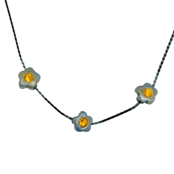 Collier Fleur d'Or — Élégance Discrète et Raffinée