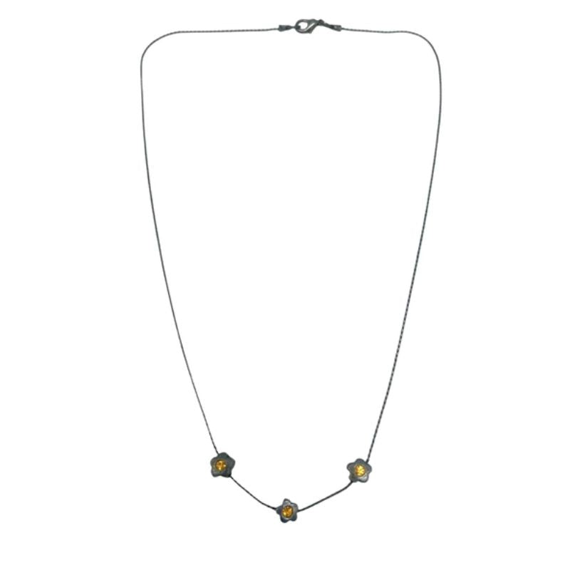 Collier Fleur d'Or — Élégance Discrète et Raffinée